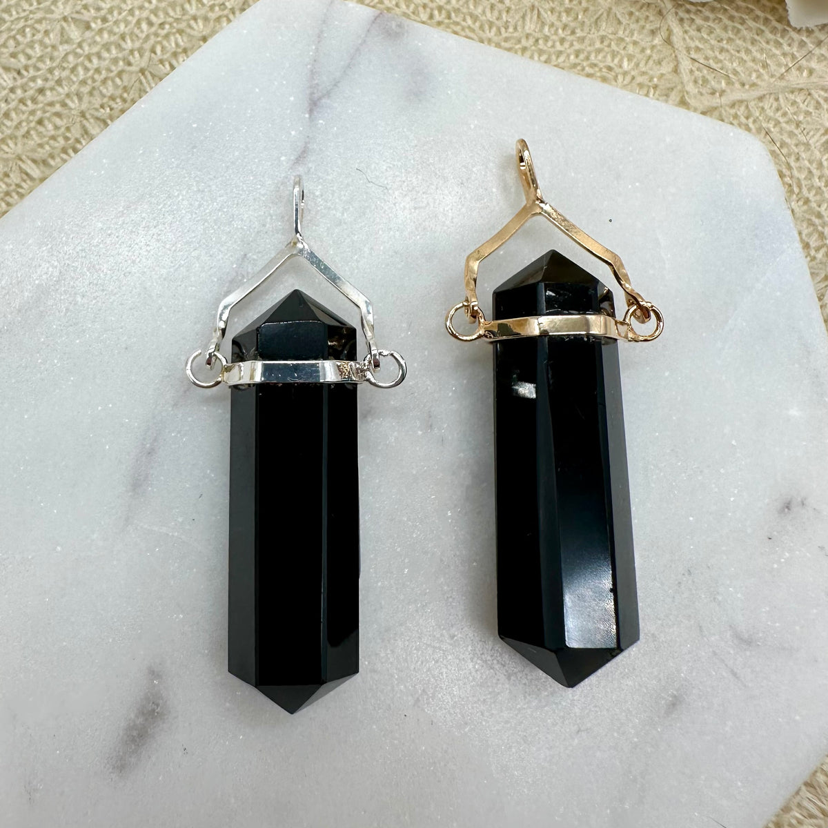 Obsidian Doppelspitze Kettenanhänger gold silber