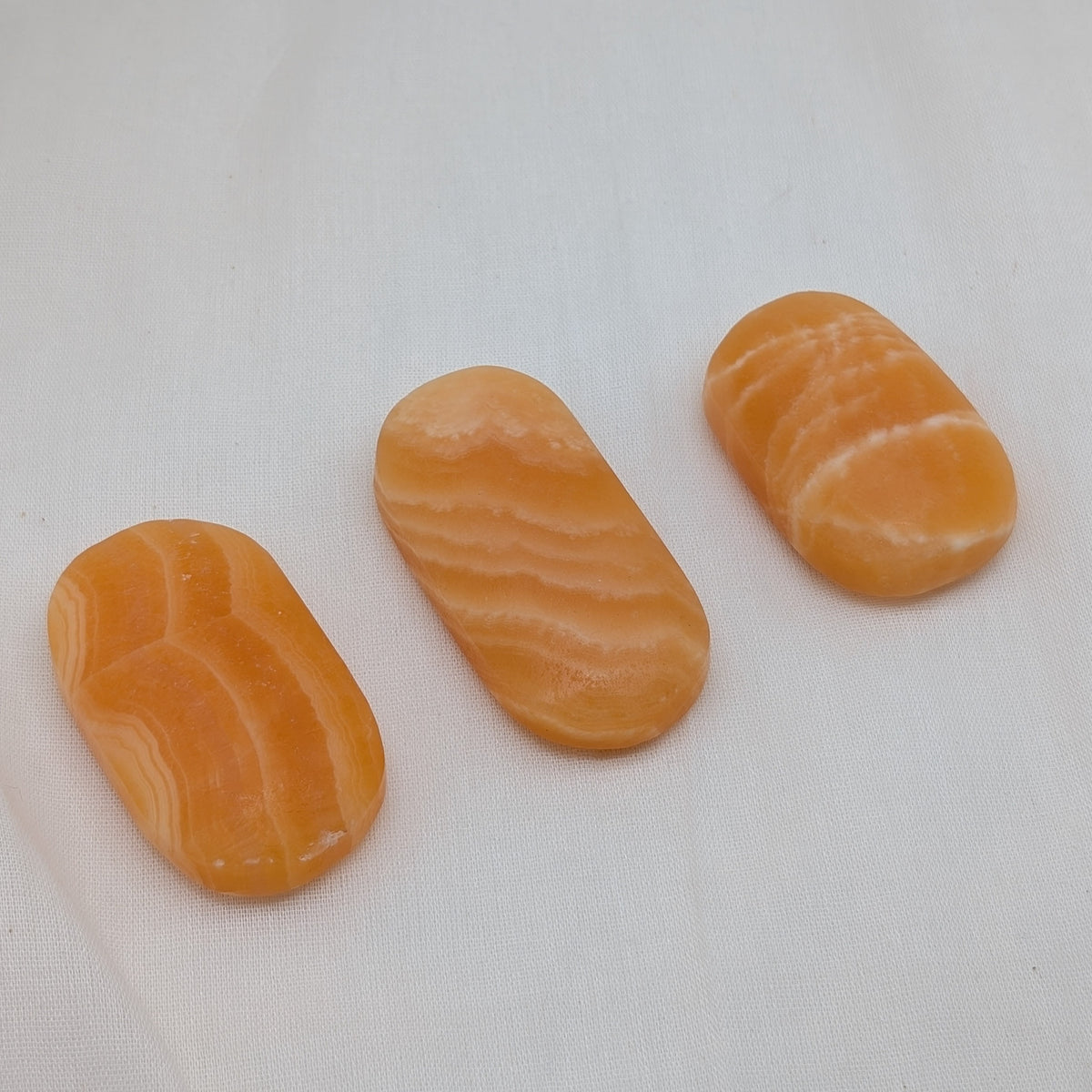 Orangencalcit Handstein [D-F]