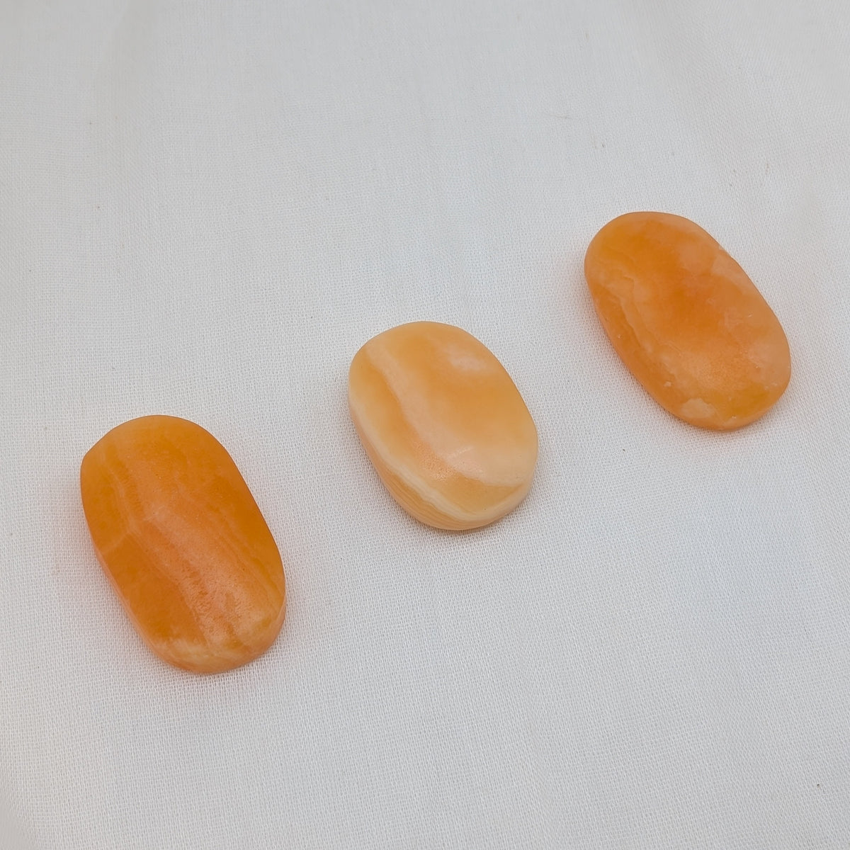 Orangencalcit Handstein [A-C]