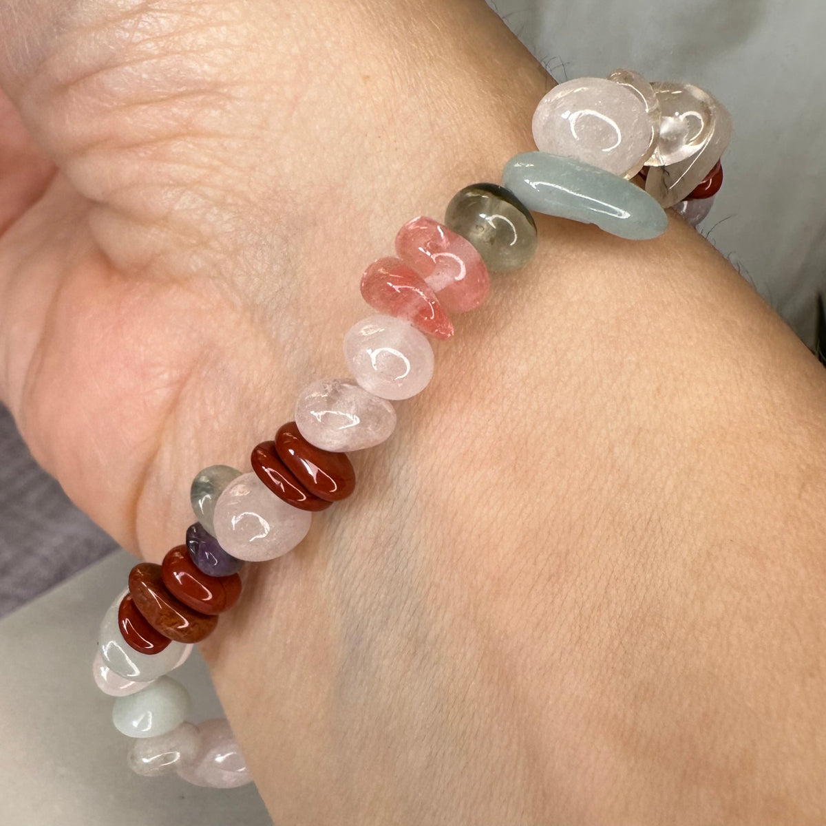 Buntes Splitterarmband Regenbogen