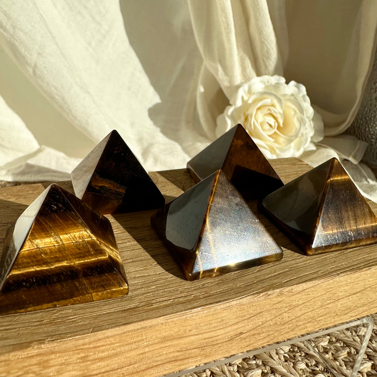Tigerauge Pyramide