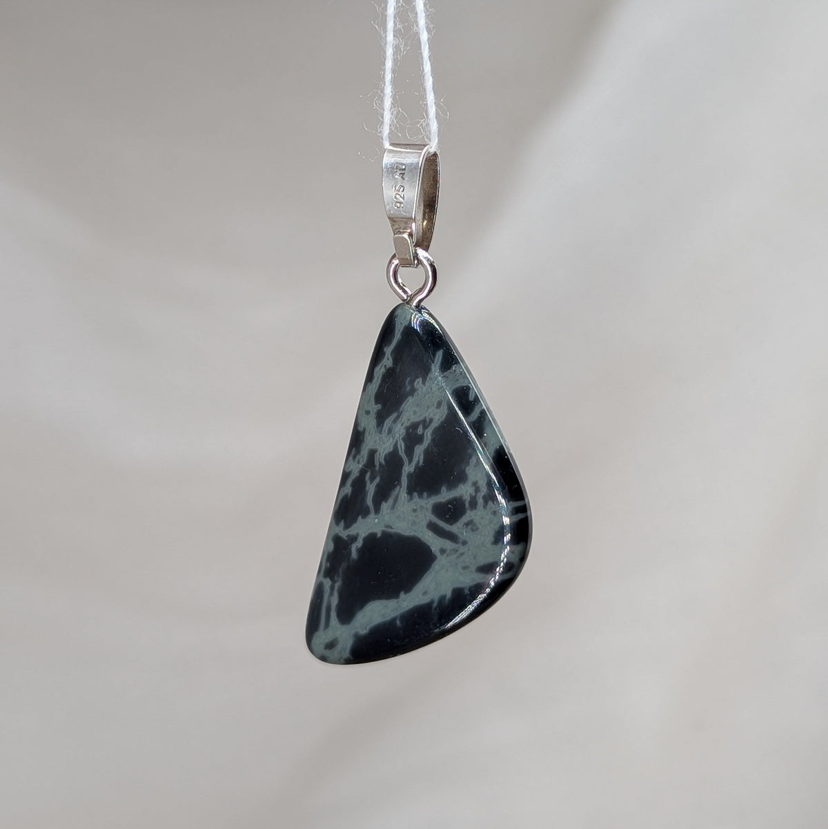 Spinnenweb Obsidian Kettenanhänger [B]