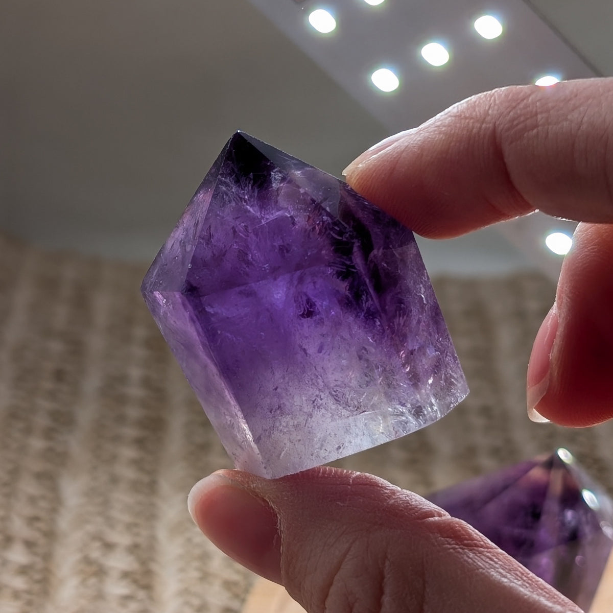 Dunkler Amethyst Turm [A-C]