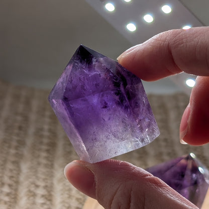 Dunkler Amethyst Turm [A-C]