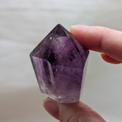 Dunkler Amethyst Turm [A-C]