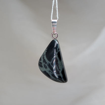 Spinnenweb Obsidian Kettenanhänger [B]