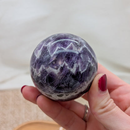 Chevron Amethyst Kugel [CC]