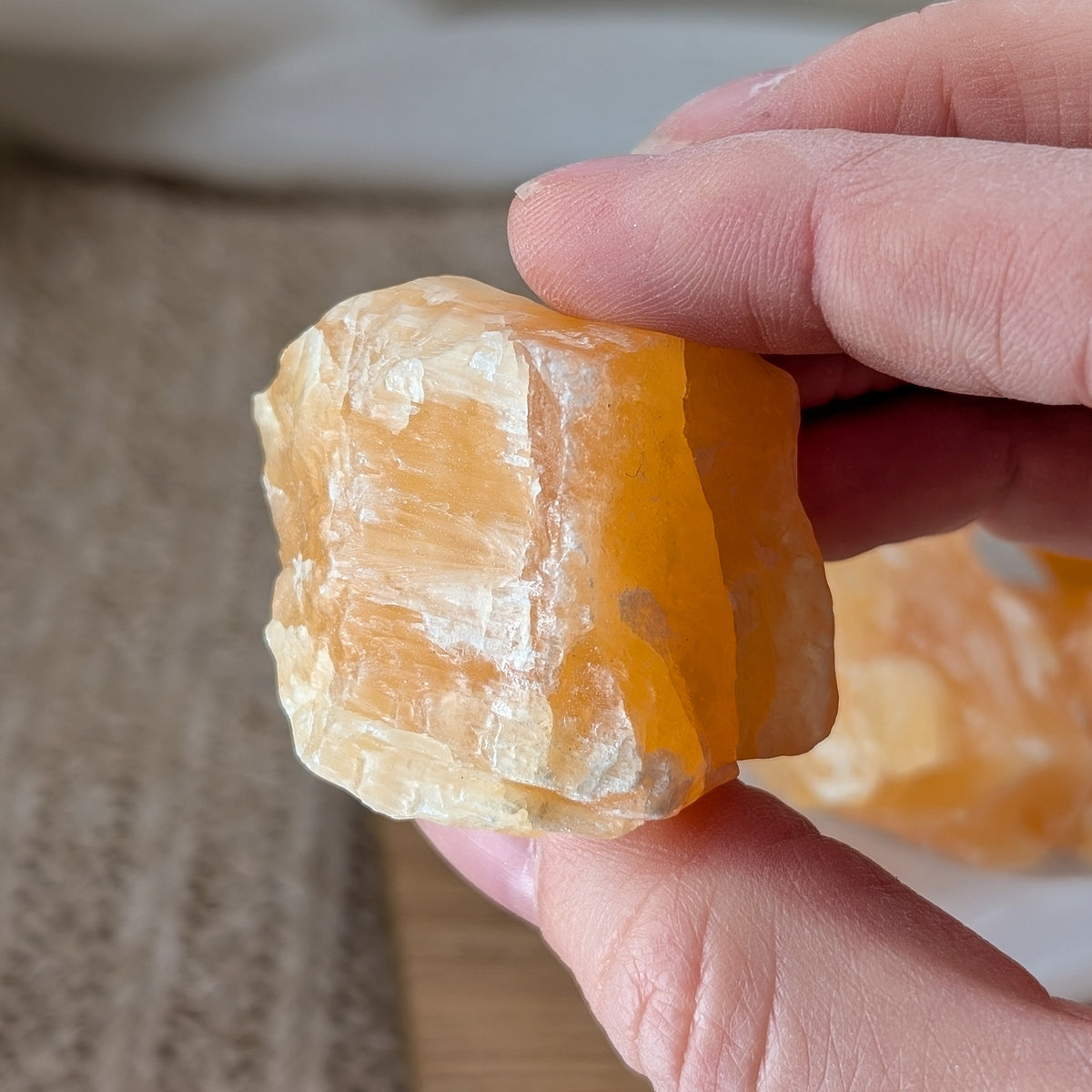 Orangencalcit Rohstein
