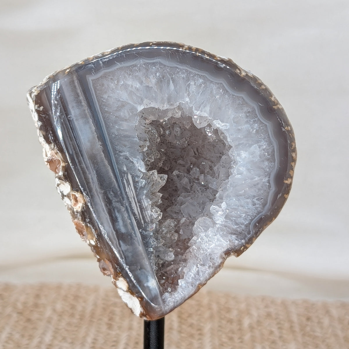 Druzy Achat Freiform auf Ständer [B]