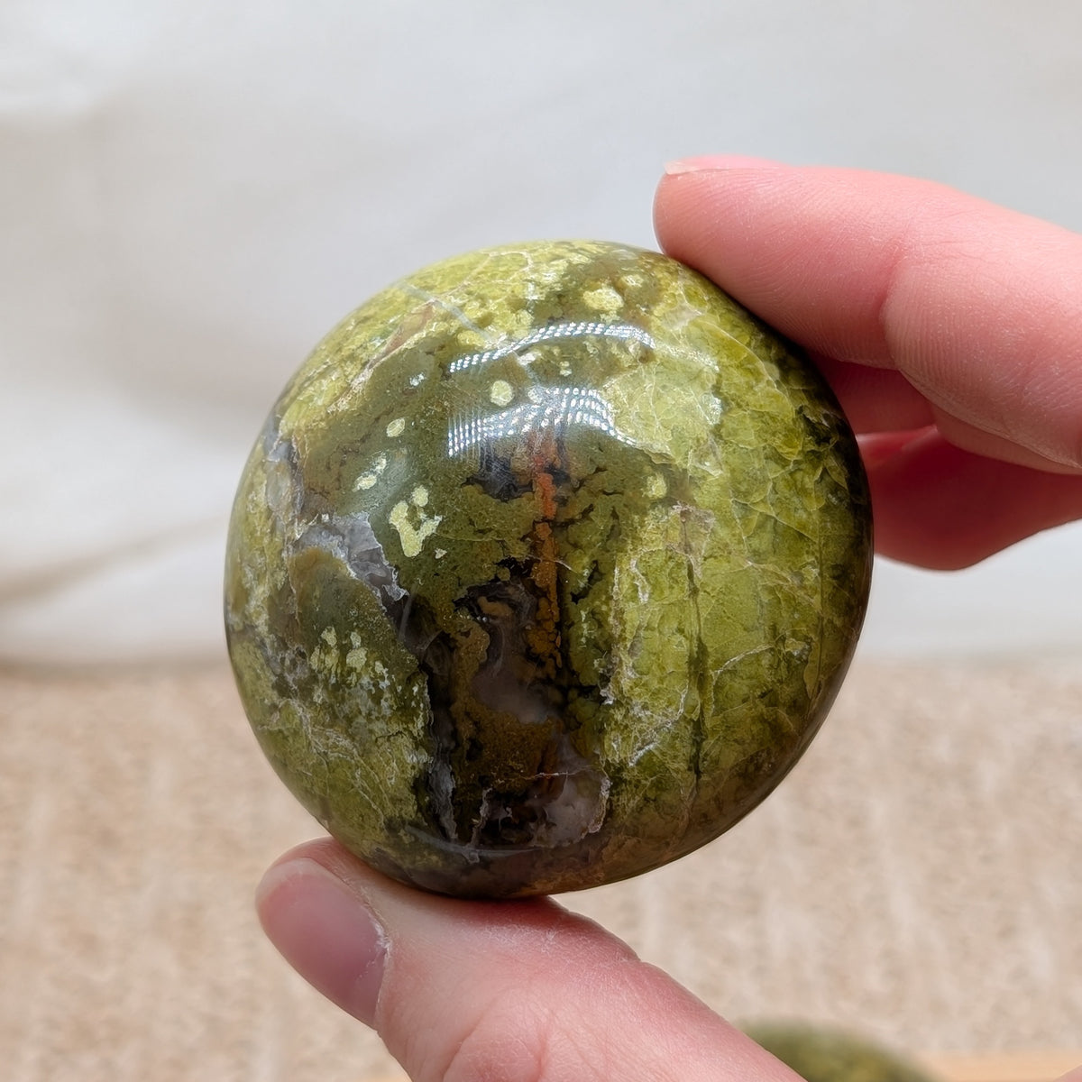 Grüner Opal Handstein [A-C]