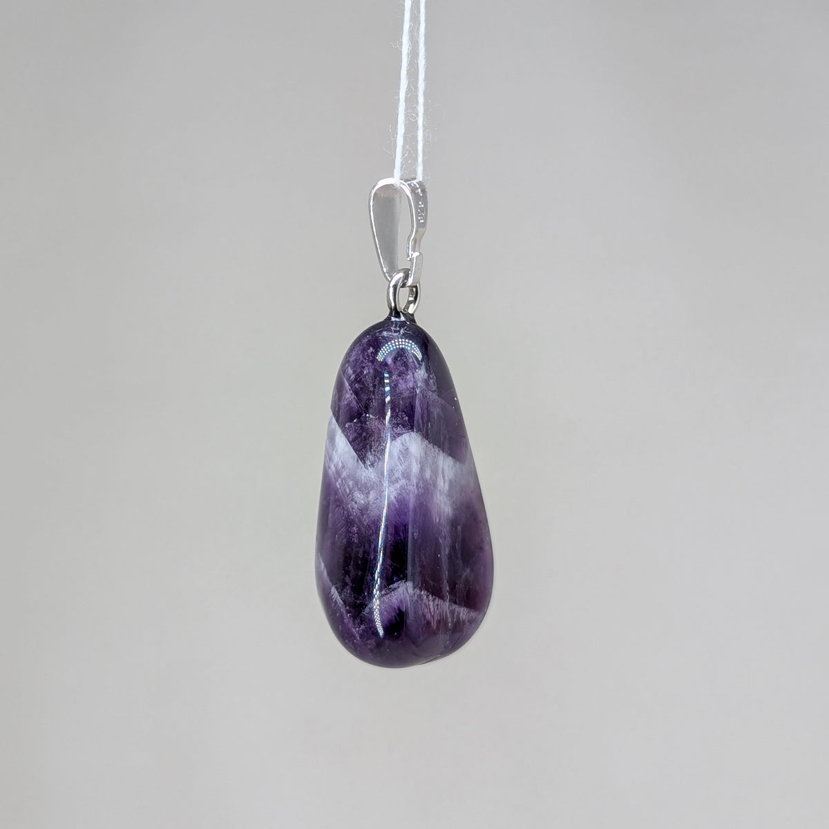 Chevron Amethyst Kettenanhänger, Silber [A]