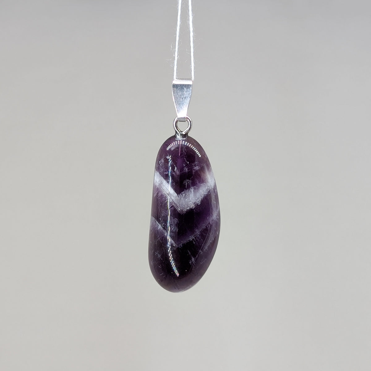 Chevron Amethyst Kettenanhänger, Silber [G]