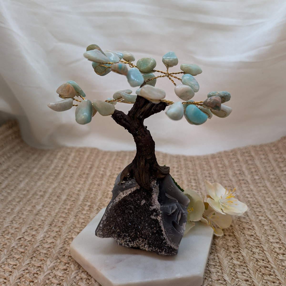 Edelsteinbaum Amazonit auf Druzy Achat