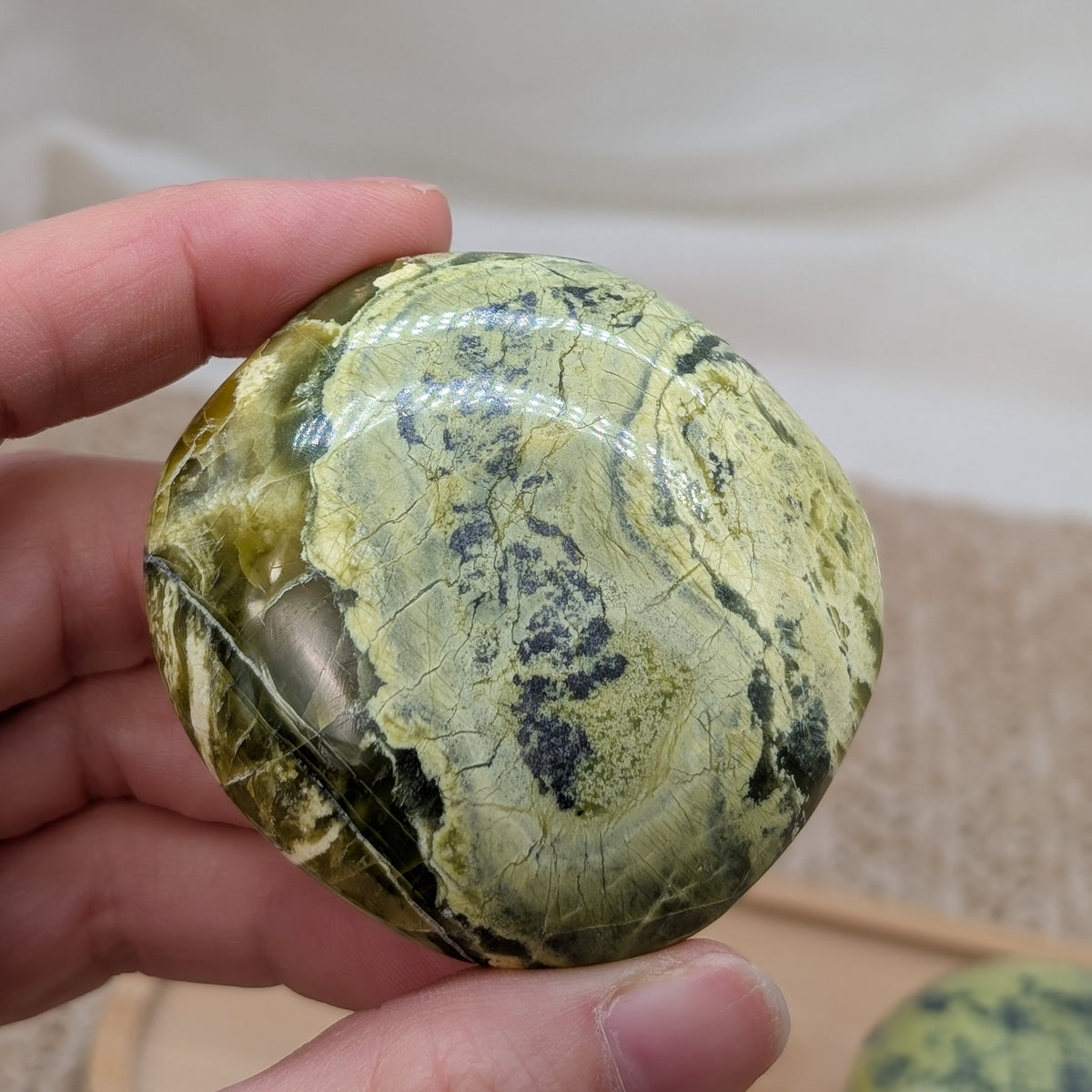 Serpentin Handstein mit Pyrit [A+B]
